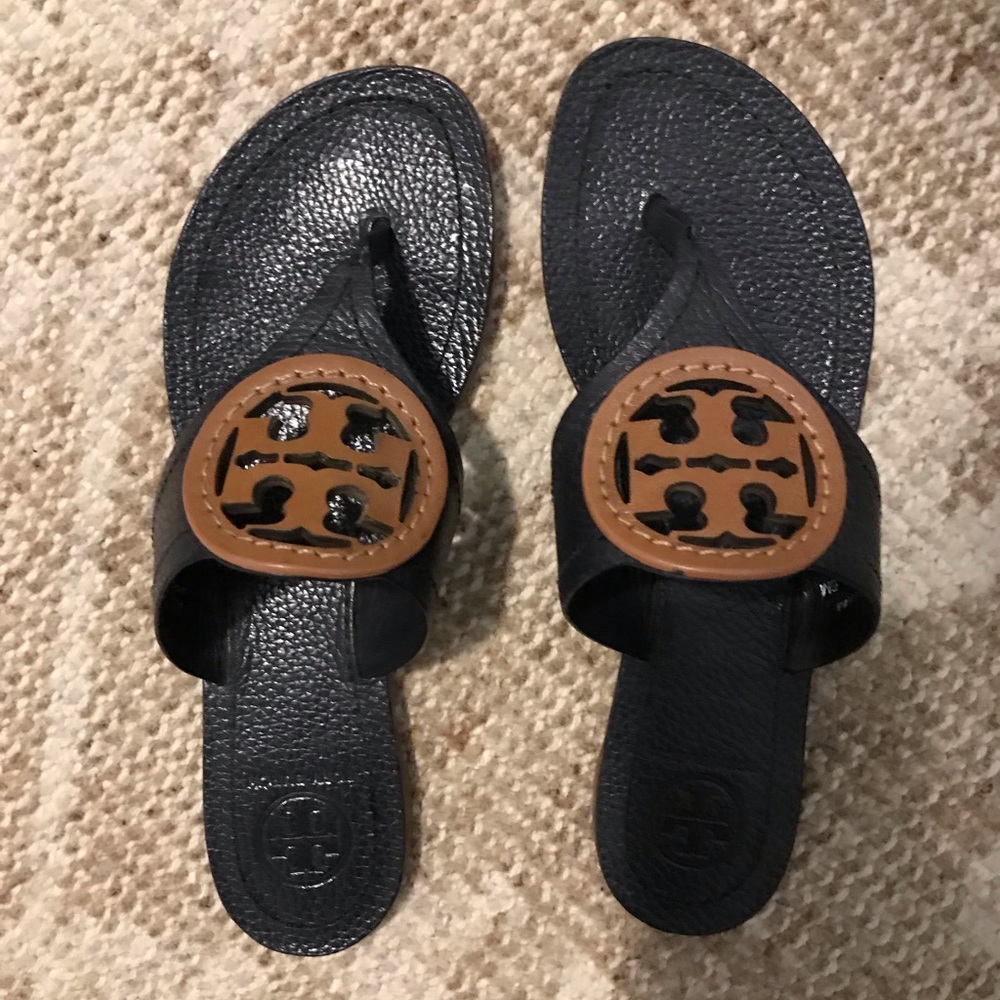Like New Tory Burch sandal pebble leather